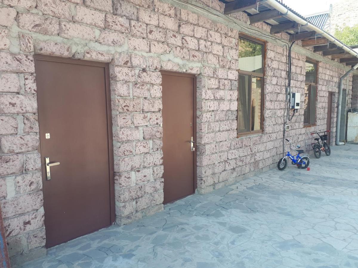 Art Guest House In Kaskad エレバン エクステリア 写真